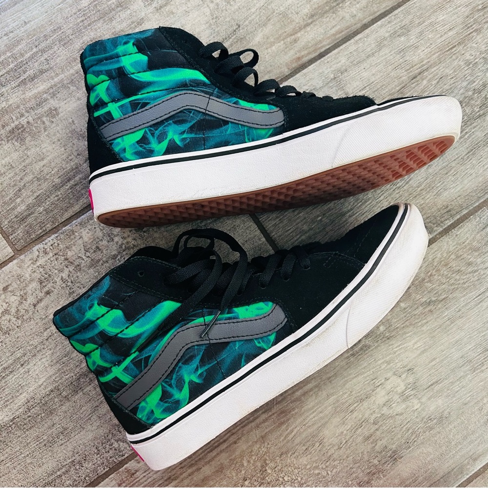 Vans Black and Green High-Top Sneakers with Dynamic Design